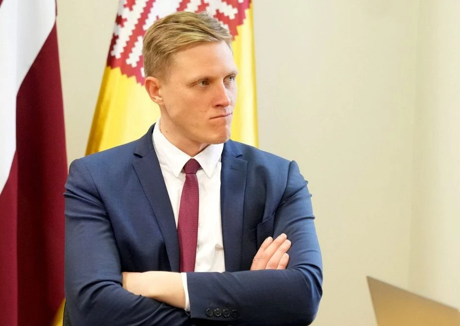 Домбрава отменил повышение выплат просителям убежища