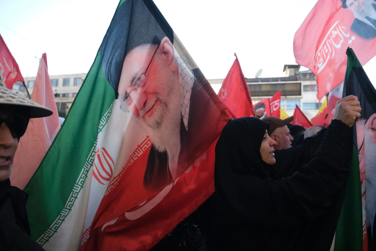 Irānā apglabāts Ali Hamenei: noslēgusies sešu dienu atvadu ceremonija