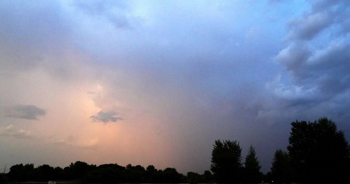 Sestdien Latvijā lietus mīsies ar siltu sauli