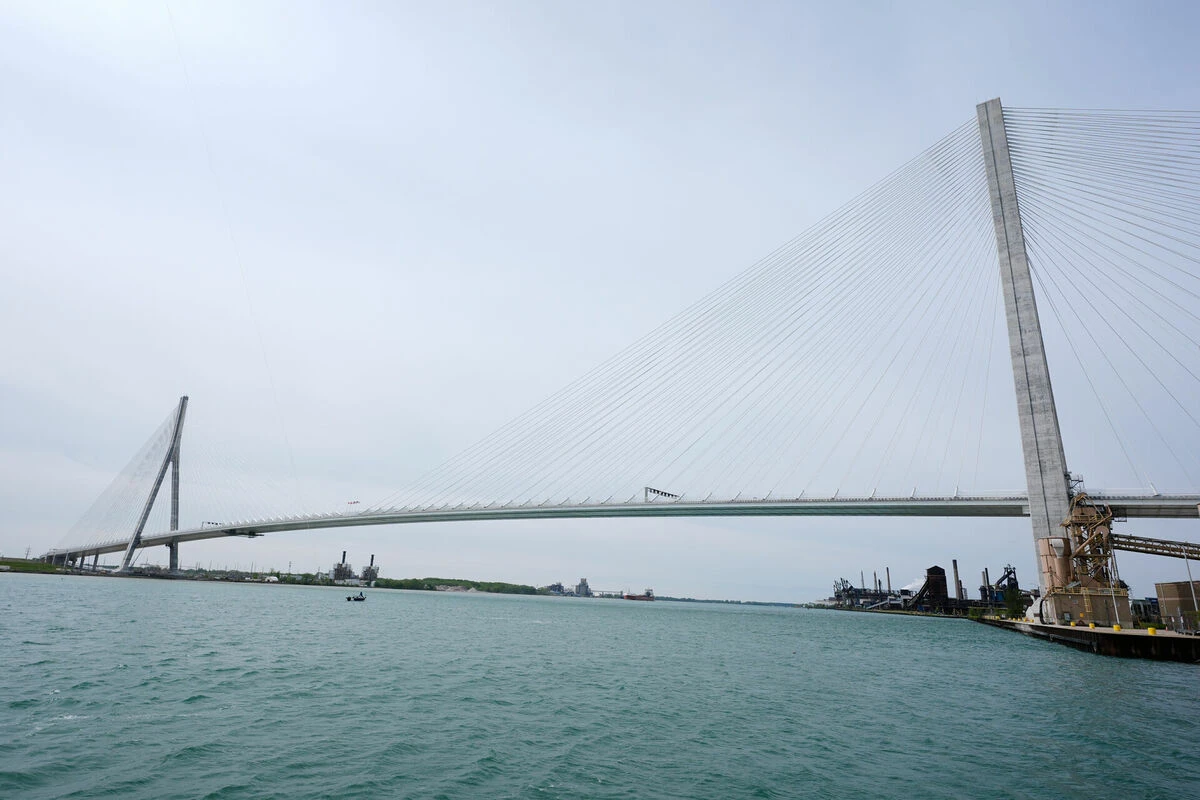 Pēc Trampa iebildumiem atklās 6,4 miljardu vērto Gordija Hova tiltu