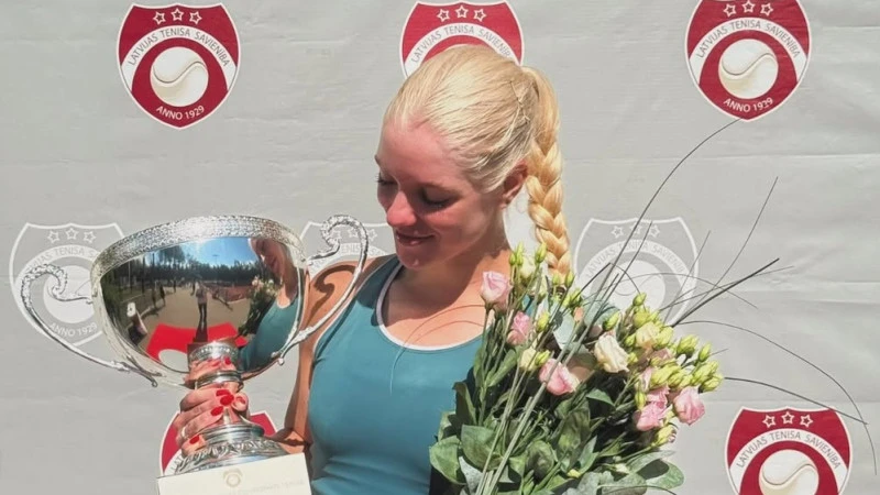 Latvijas tenisa čempionātā triumfē Ēriks Valeinis un Marija Semeņistaja