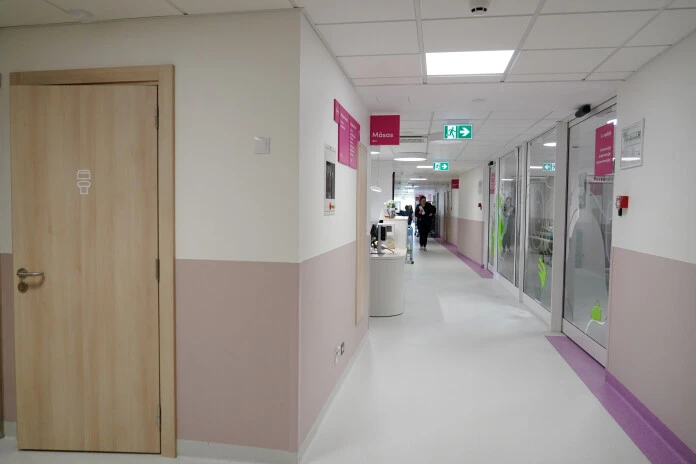 Bērnu slimnīcas medmāsa atzīst vainu traģiskajā medikamentu kļūdā