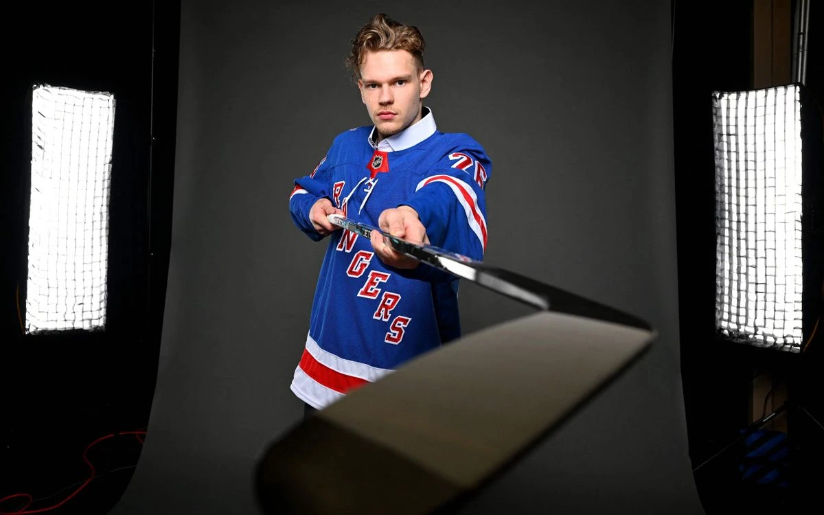 Alberts Šmits paraksta trīs gadu līgumu ar Ņujorkas Rangers