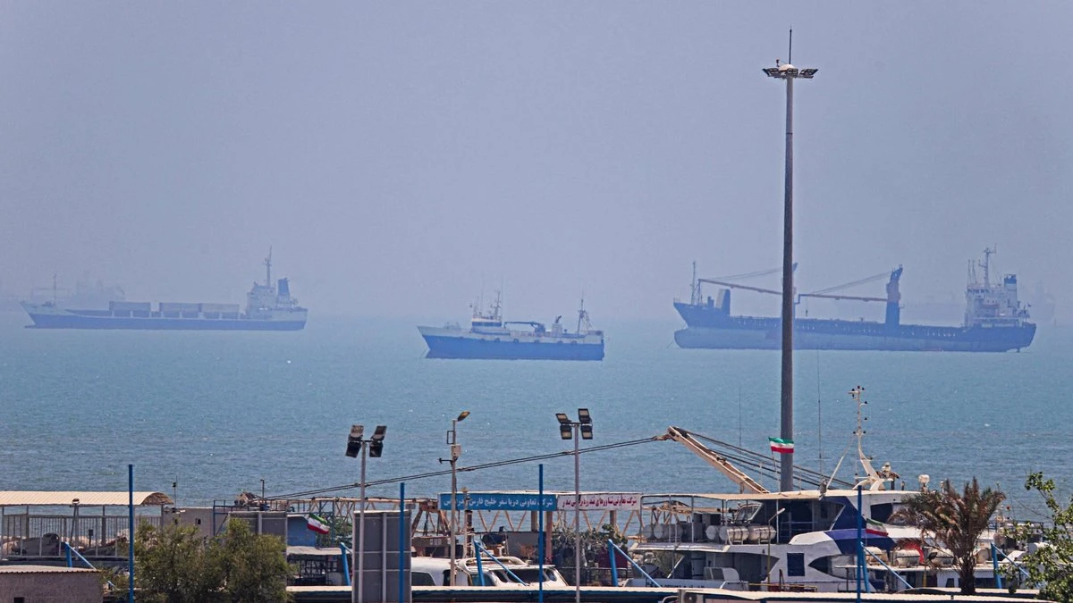 ASV spēki apšaudījuši tankkuģi, kas mēģināja pārraut Irānas blokādi