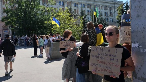 В Украине продолжаются протесты из-за отставки министра обороны