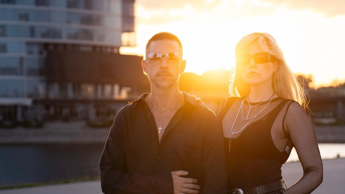 DJ Ella un Markus Riva izdod kopīgu dziesmu par 20 gadu draudzību