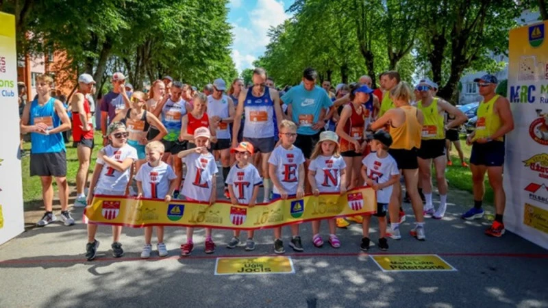 Medveds un Caune izcīna zeltu Latvijas 10 km čempionātā