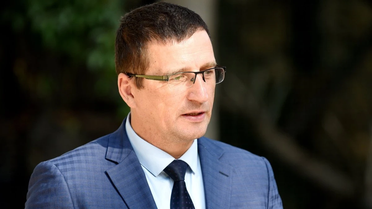 Jēkabpils mēram Ragainim apsūdzība par nelikumīgu ieroci