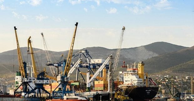 Порт Новороссийск ограничил ночную работу из-за атак дронов