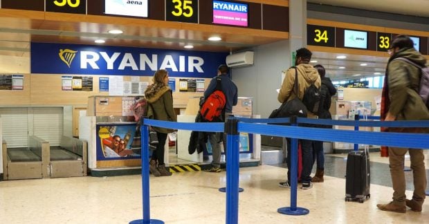 Ryanair не будет задерживать рейсы из-за очередей на паспортном контроле