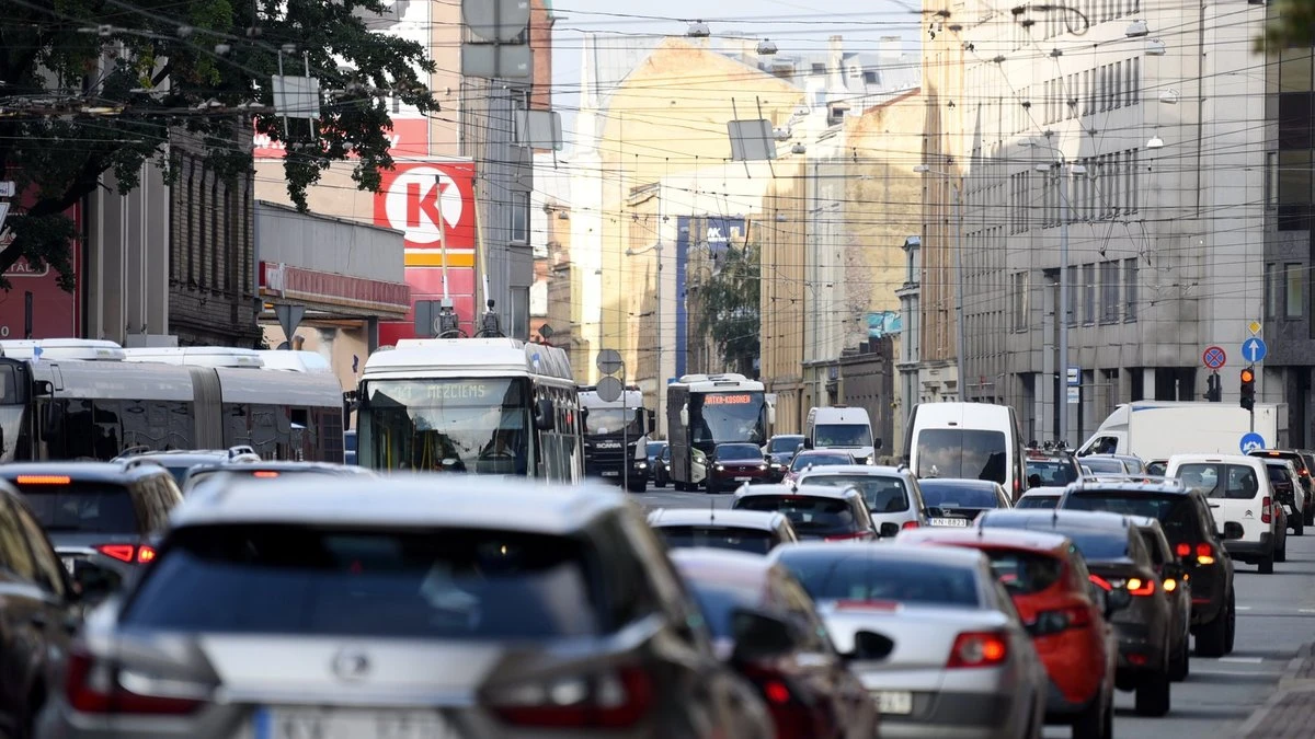 Degvielas atlaides: kā neapmaldīties tirgotāju solījumos