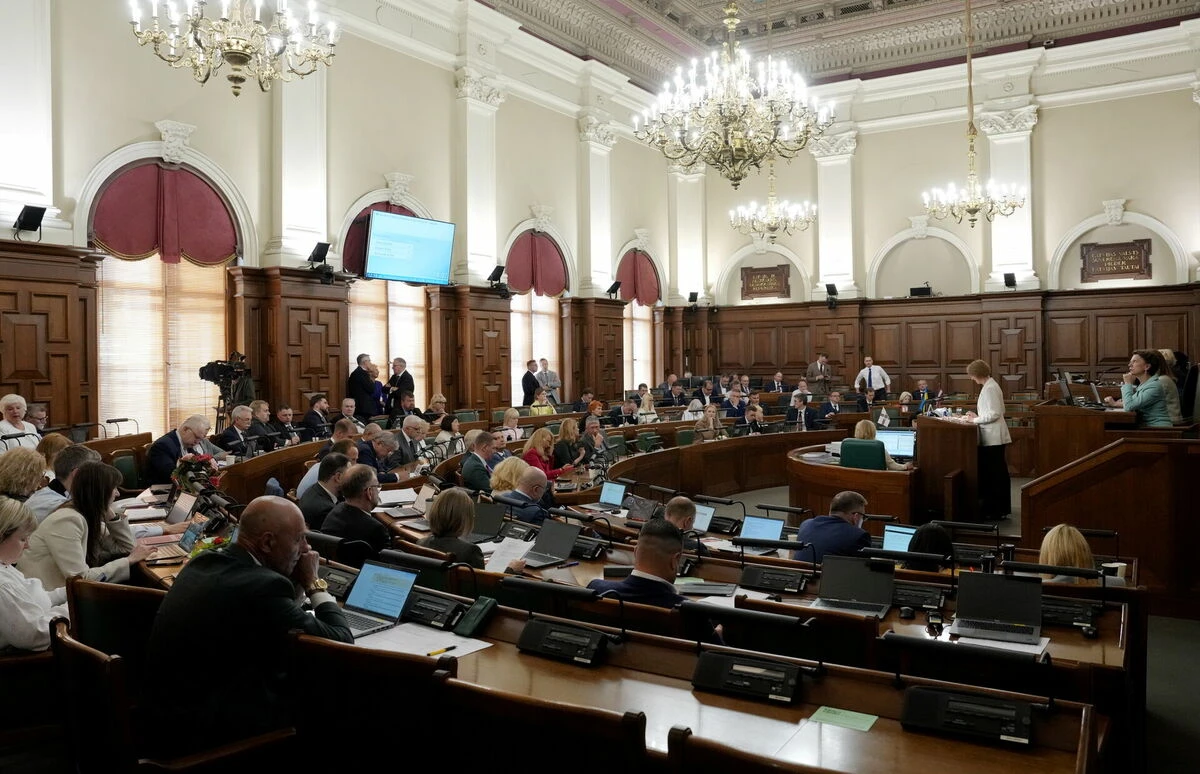 Domnīca rosina ļaut Saeimas deputātiem strādāt privātajā sektorā