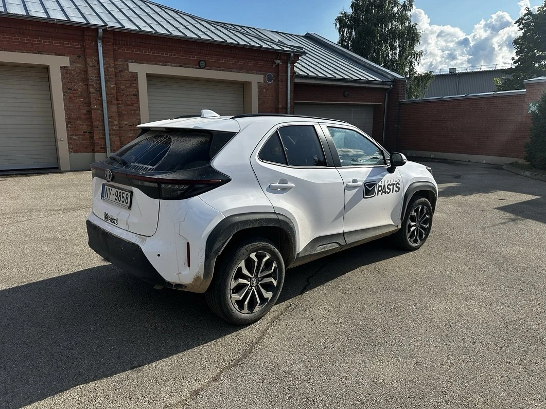 Robežpārkāpējus ved ar viltotu Latvijas Pasta auto