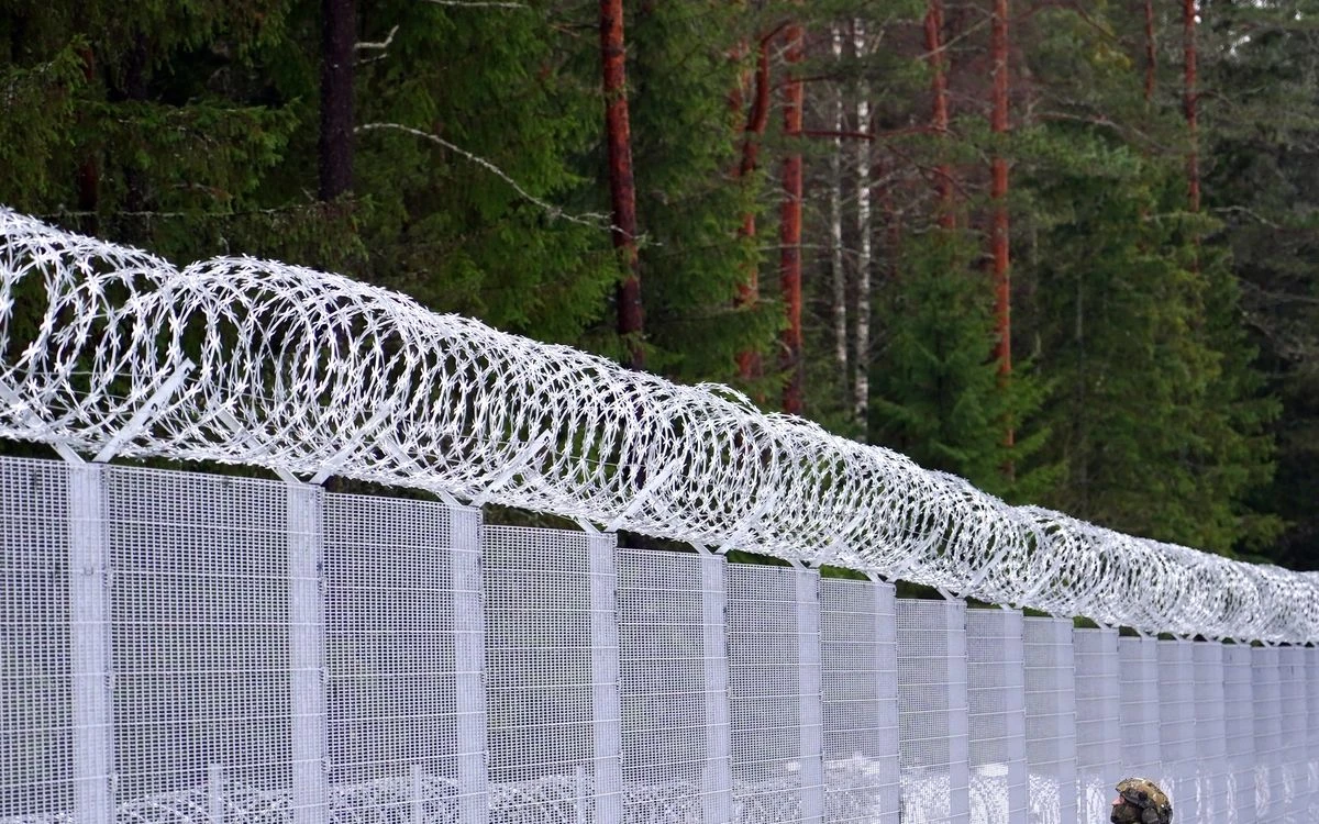 Lietuva uz Latviju nosūta 20 robežsargus un suņus