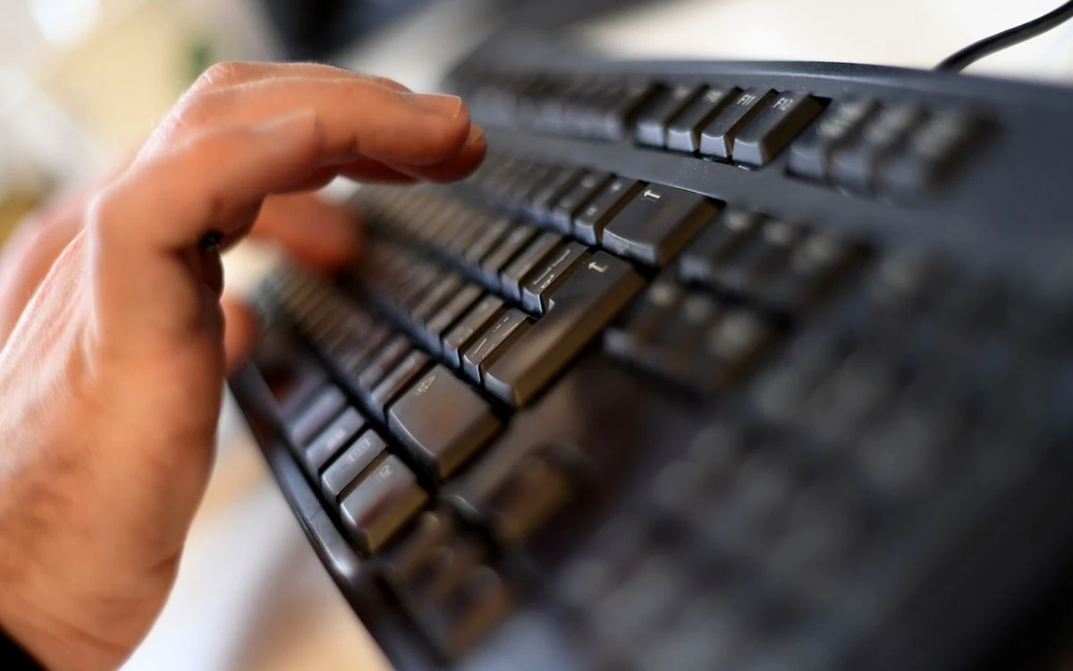 Valsts piedāvā 500 eiro digitālo prasmju apguvei