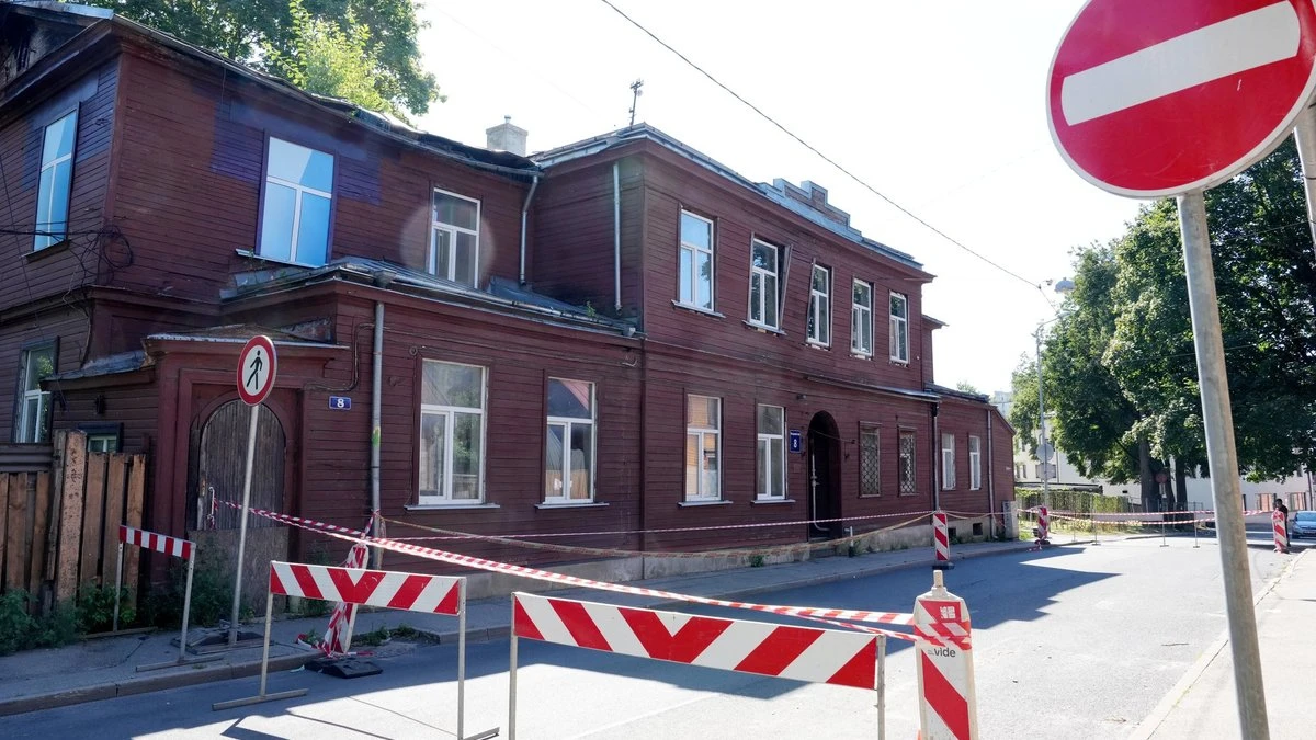 Daugavpils ielā Rīgā saglabā ierobežojumus bīstamas ēkas dēļ