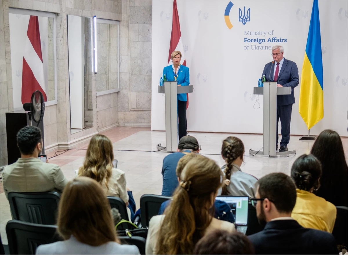 Глава МИД Латвии Байба Браже укрывалась в убежище в Киеве