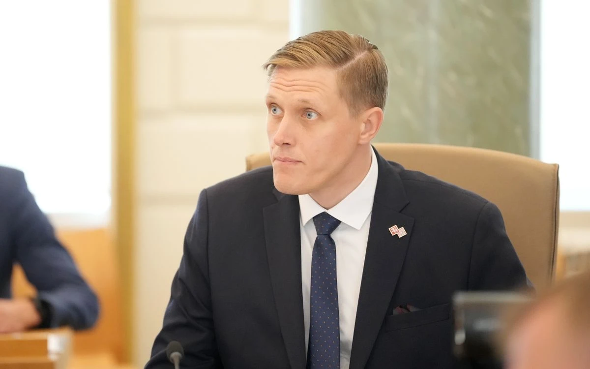 Iekšlietu ministrs Dombrava aizliedzis ieceļot 90 ārzemniekiem