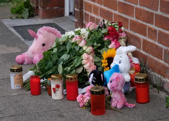 Vācijā policijas kļūdas dēļ traģiski bojā gājusi maza meitene
