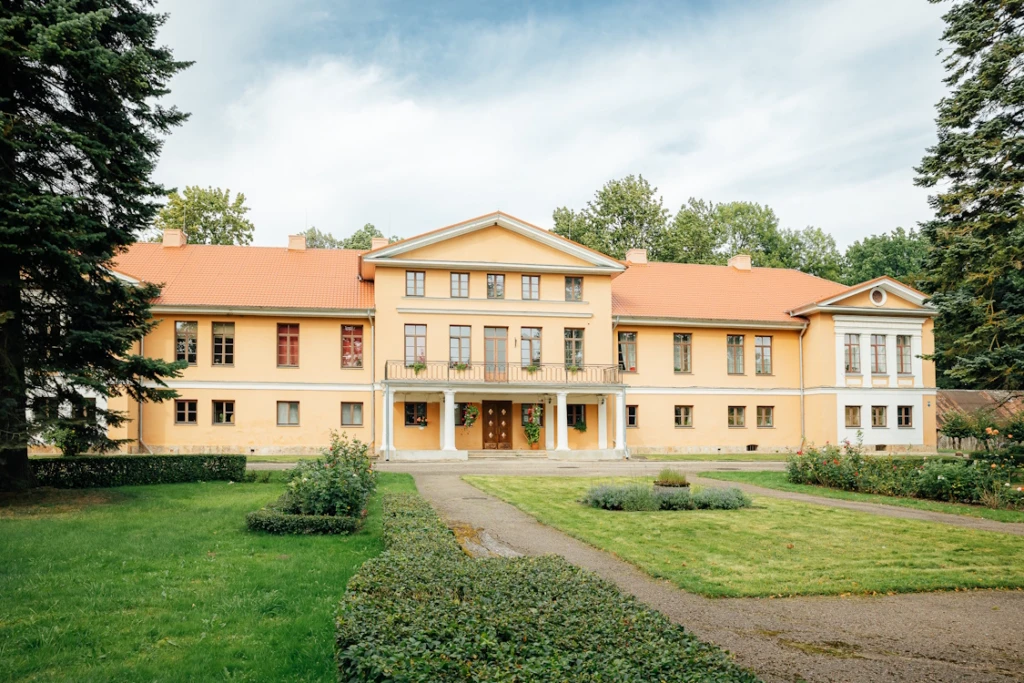 Lielplatones muižas svētkos prezentēs melleņu liķieri Kornelia