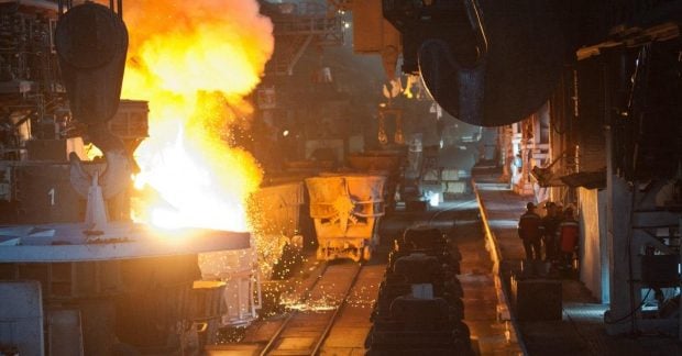 Завод Запорожсталь остановил работу после ракетного удара