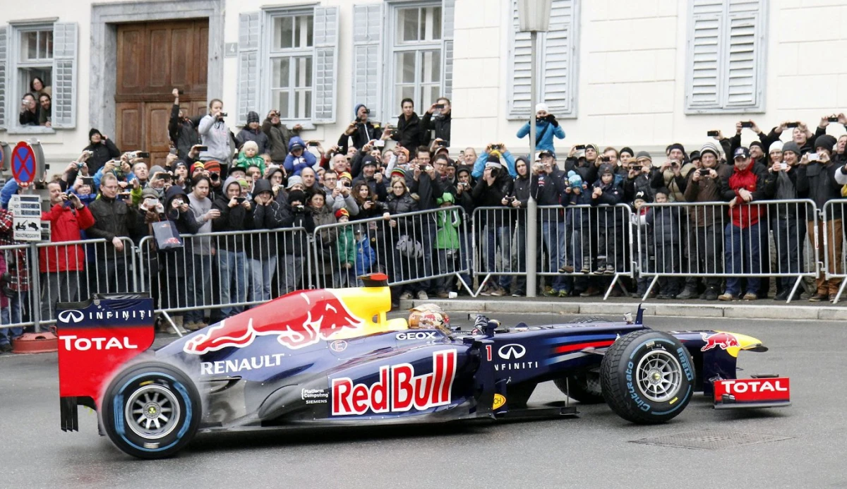 Rīgā pirmo reizi demonstrēs F-1 bolīdu