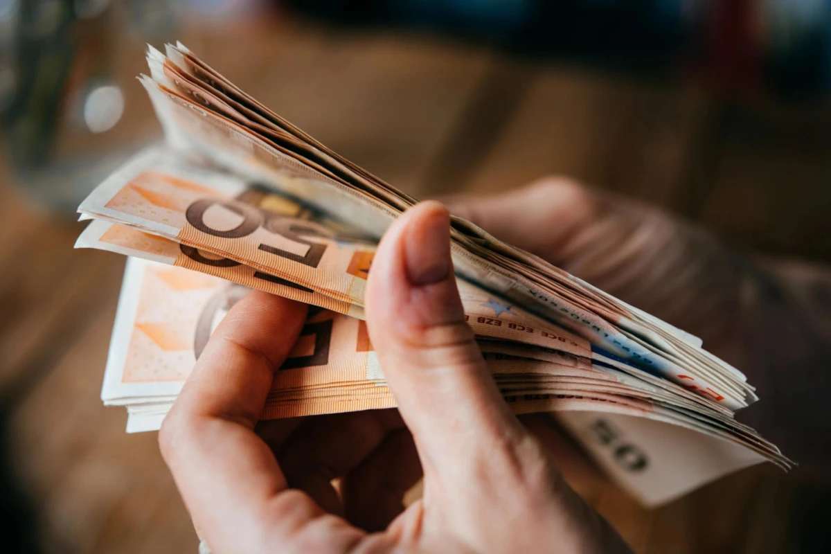 Itālijā atkritumu šķirotāji atrod 1 miljona eiro loterijas biļeti