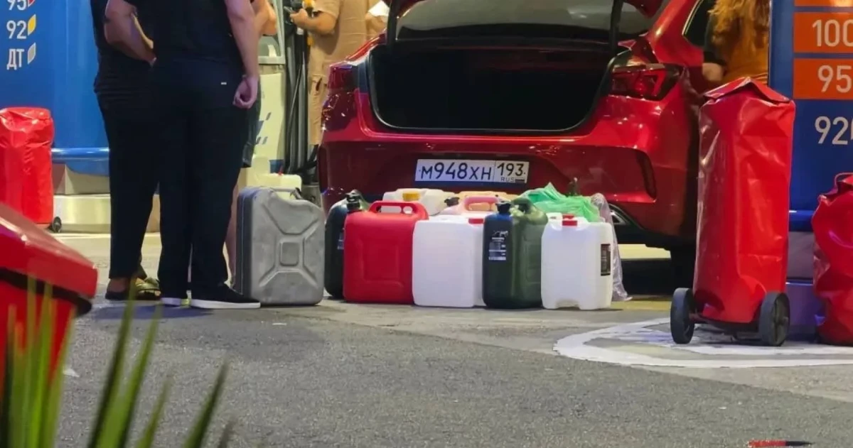 Krievijā degvielas krīze: vairums uzpildes staciju paliek tukšas