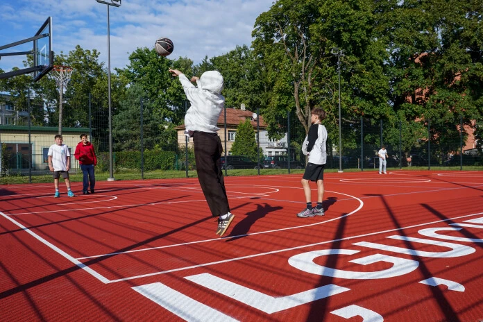 Iļģuciemā atklāts iedzīvotāju izlolots sporta laukums