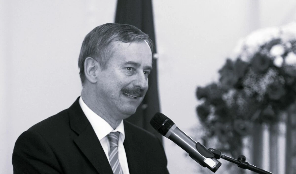 Mūžībā devies bijušais Igaunijas premjers Sīms Kallass