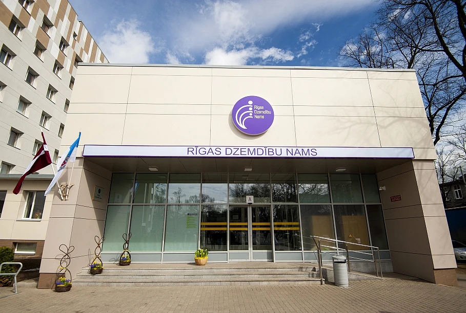Rīgas Dzemdību nams atjauno ģimenes palātu darbību