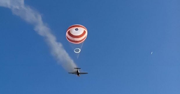 В Бразилии пилот спасся на парашюте из горящего самолета Cirrus SR22