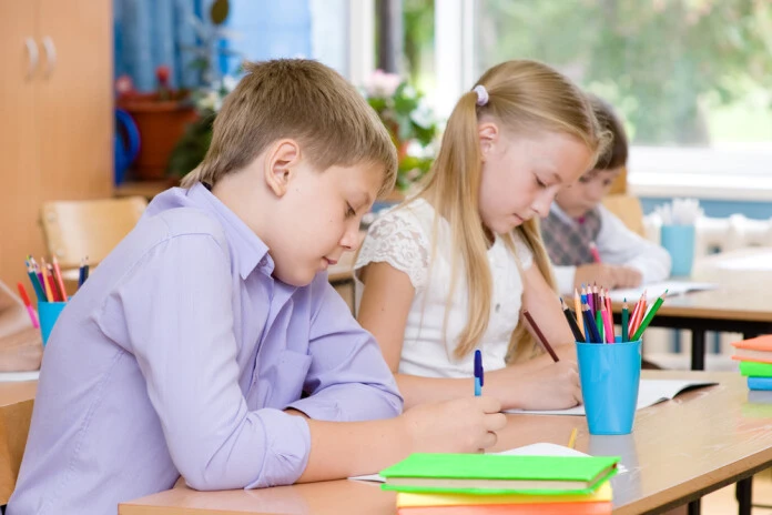 Būtiskas izmaiņas skolēnu vērtēšanā skatīs dienu pirms mācību gada