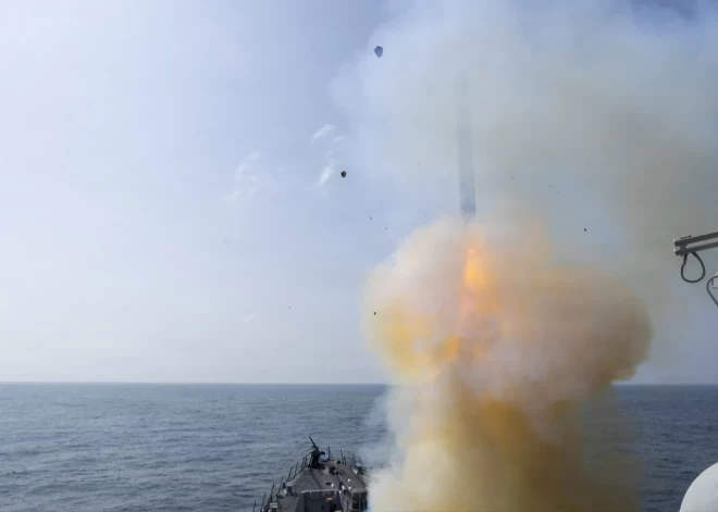 ASV uzbrūk Irānas raķešu iekārtām Hormuza šaurumā