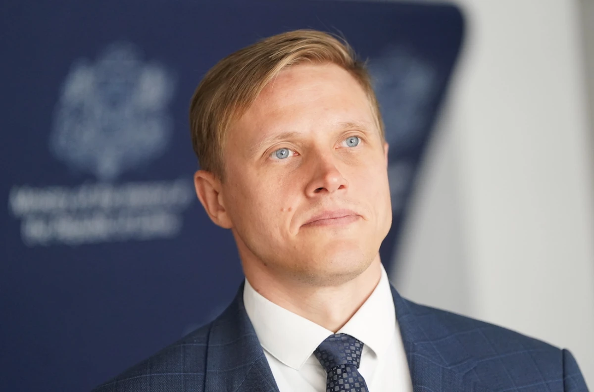 Saeima noraida iekšlietu ministra Dombravas demisijas pieprasījumu