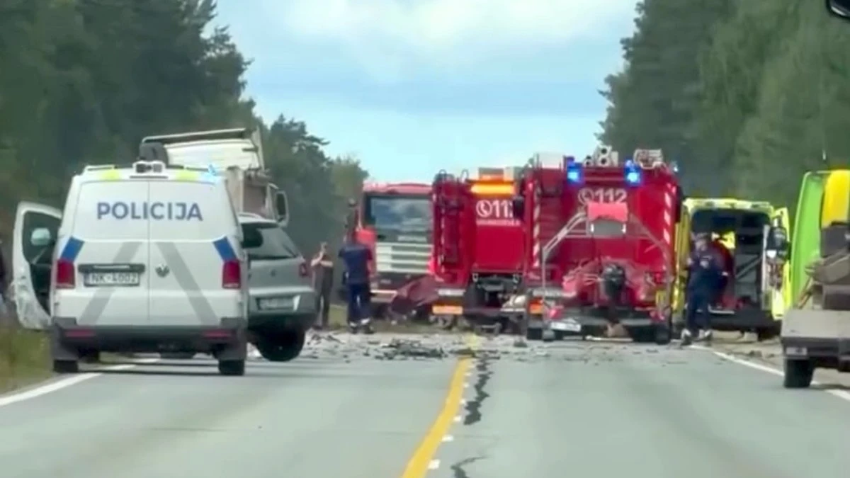 Smagā avārijā pie Ikšķiles bojāgājušais un bloķēta satiksme