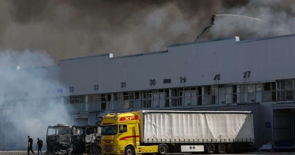Krievija uzbrūk Ukrainai ar raķeti un 121 dronu