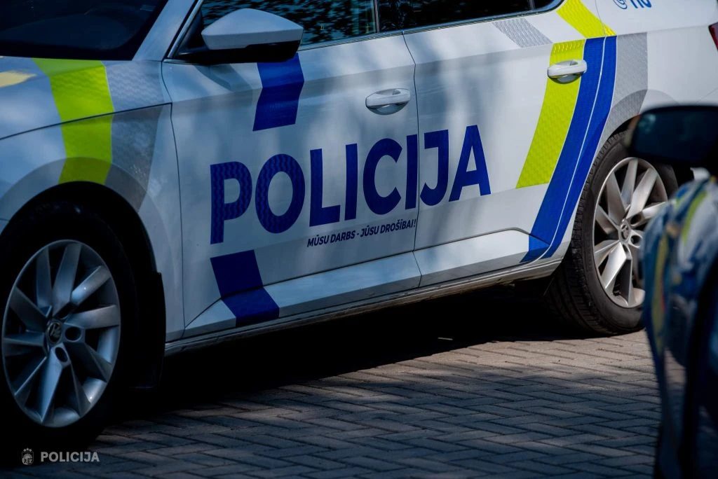 В Лиепае пьяным за рулем поймали сотрудника Госполиции