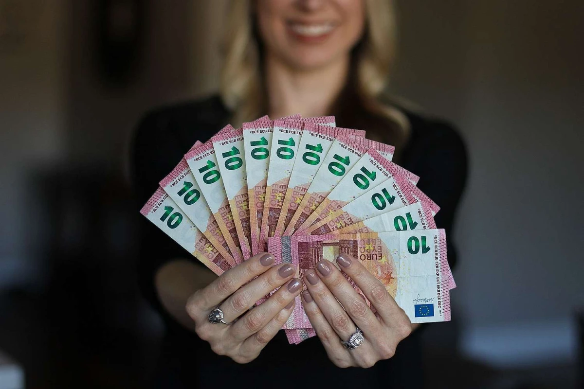 Опрос: 18% жителей Латвии готовы платить больше налогов
