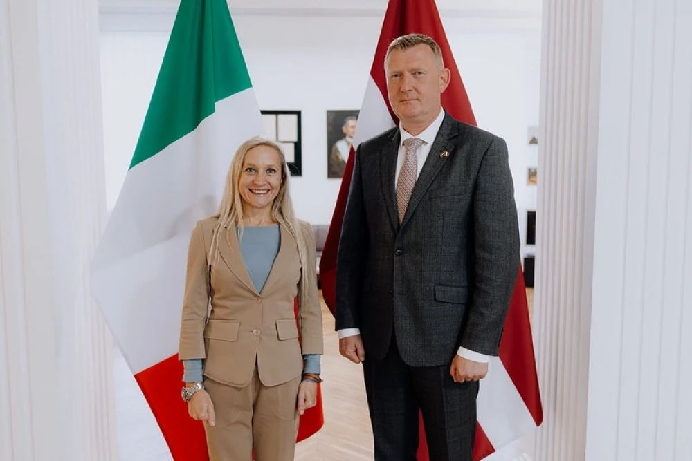 Aizsardzības ministrs Melnis tiekas ar Itālijas vēstnieci