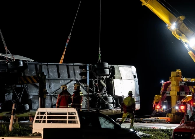Šveicē smagā avārijā cietis tūristu autobuss no Nīderlandes