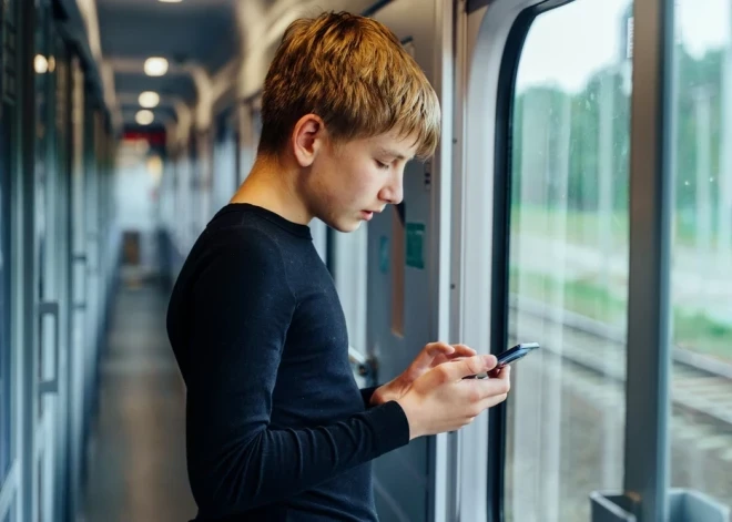 78% jauniešu atzīst, ka nespēj pārtraukt skrollēšanu