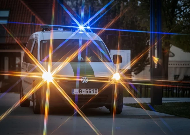 Liepājā ar pneimatisko ieroci izšauts autobusa stikls