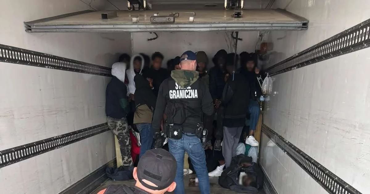 Polijā apturēts kravas auto ar 34 migrantiem no Latvijas