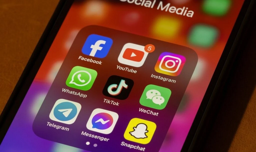 EK plāno ierobežot bērnu piekļuvi sociālajiem medijiem