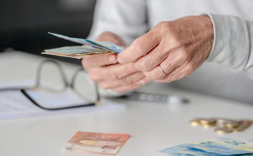 Pensionāri oktobrī saņems pensiju pārrēķina starpību