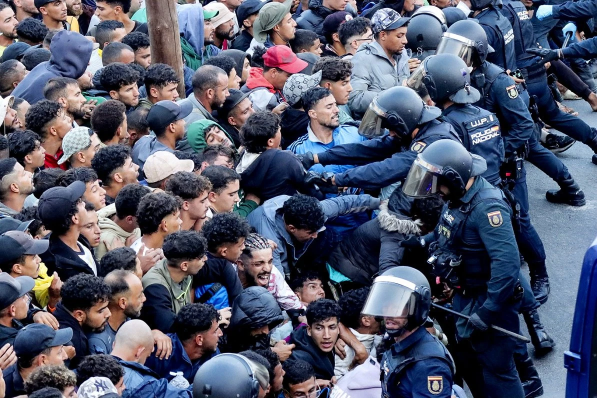 Nekārtības Seutā: migranti steidz uz jauno uzņemšanas centru