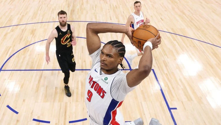 NBA spēlētāji paraksta vērienīgus līgumus par miljoniem dolāru