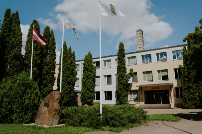 Elejas vidusskolai par 4 miljoniem eiro būvēs jaunu sporta zāli