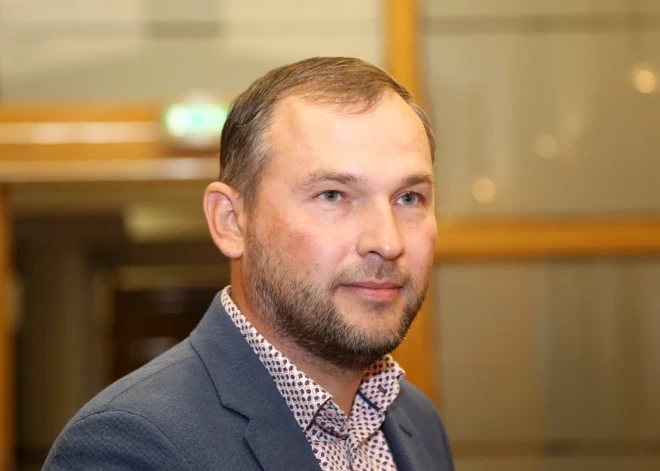 Tavars atstādina VARAM valsts sekretāru Balševicu un aptur algu